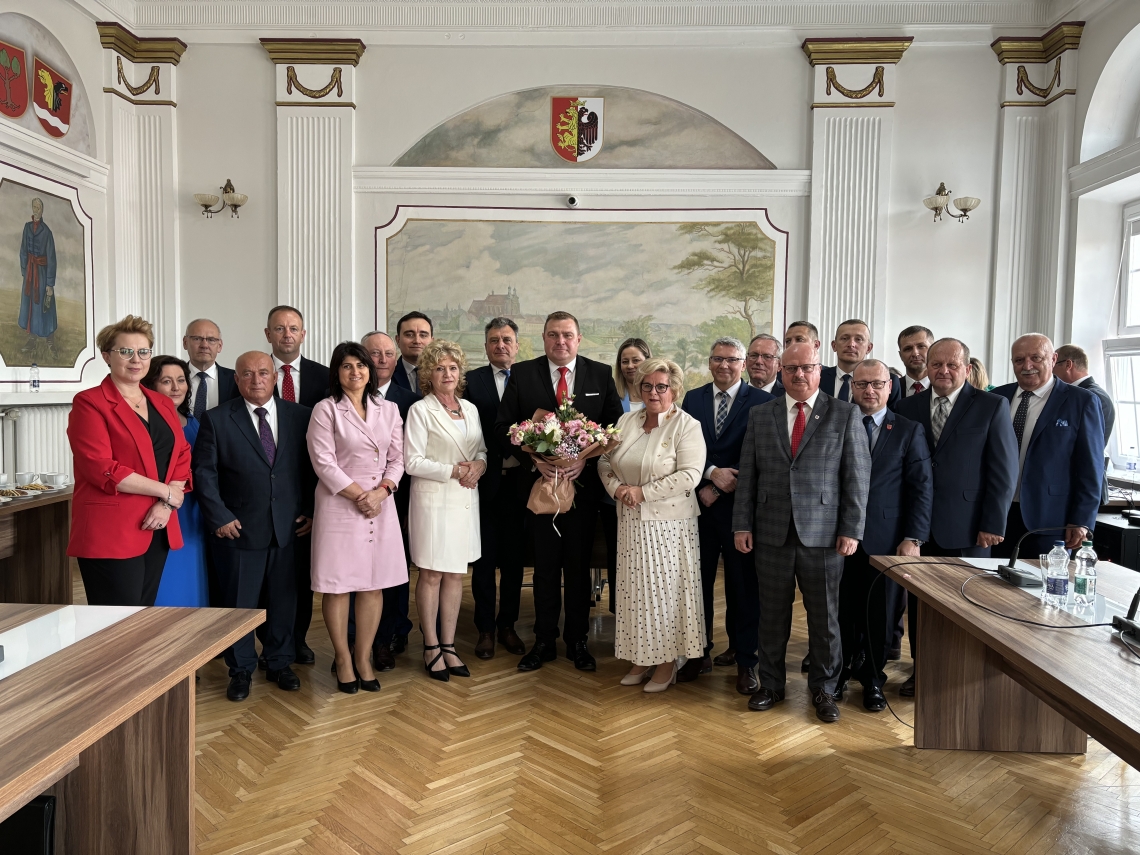 I Sesja VII kadencji Rady Powiatu we Włocławku - radni złożyli ślubowanie, wybrano Zarząd Powiatu i Prezydium Rady.
